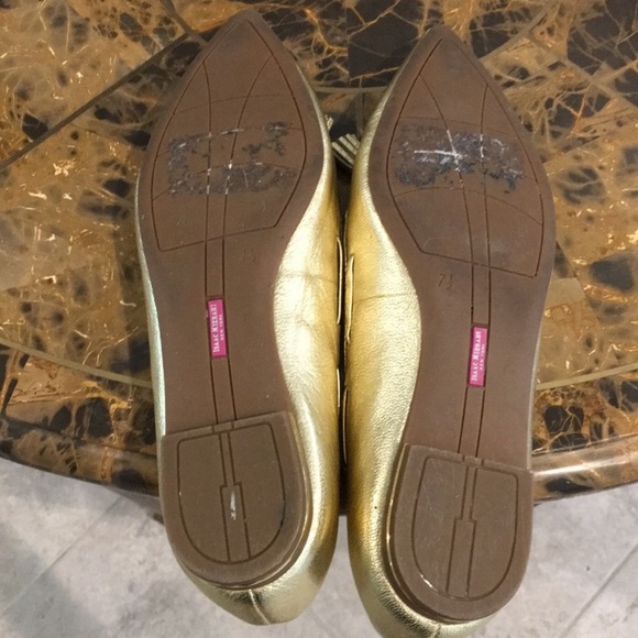 SOLD ❌ Isaac Mizrahi Pointed Gold Shoes - Picture 5 of 5